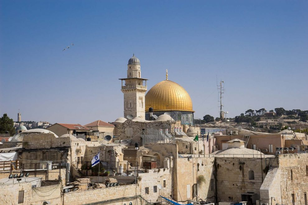 Chcesz spędzić Boże Narodzenie w Jerozolimie? Sprawdź tanie loty do Tel Awiwu na święta